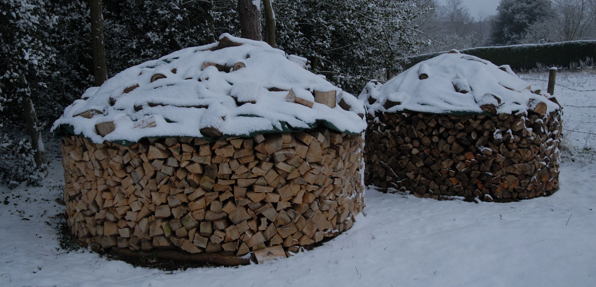 Log piles at home - the Swedish way
